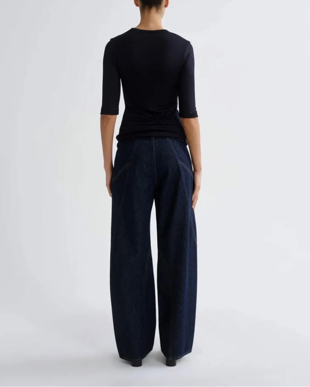 AGOLDE Reena Jean rinse on figure back