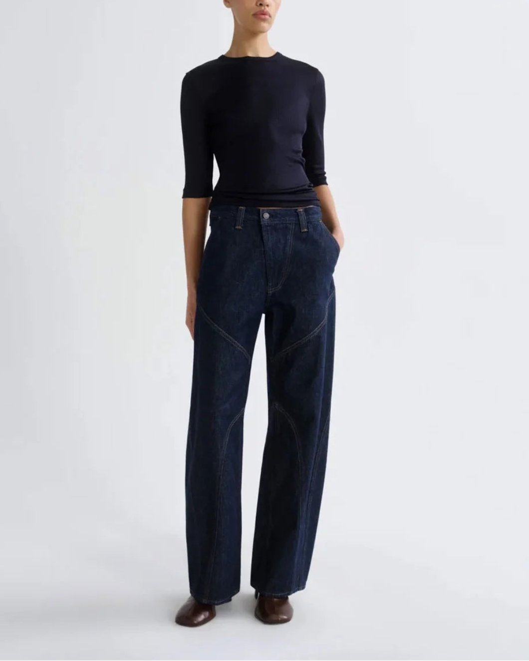 AGOLDE Reena Jean rinse on figure front