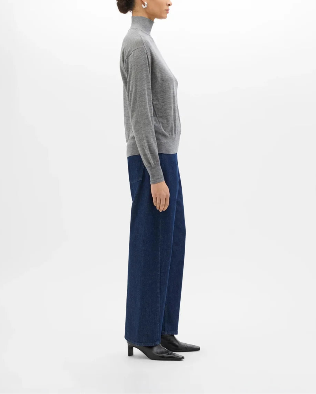 ANOTHER TOMORROW Featherweight Turtleneck gray on figure side