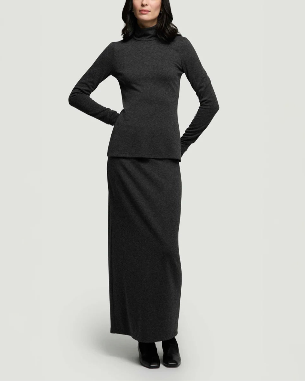 Argent Slim Turtleneck Wool Jersey Dark Grey Melange on figure front