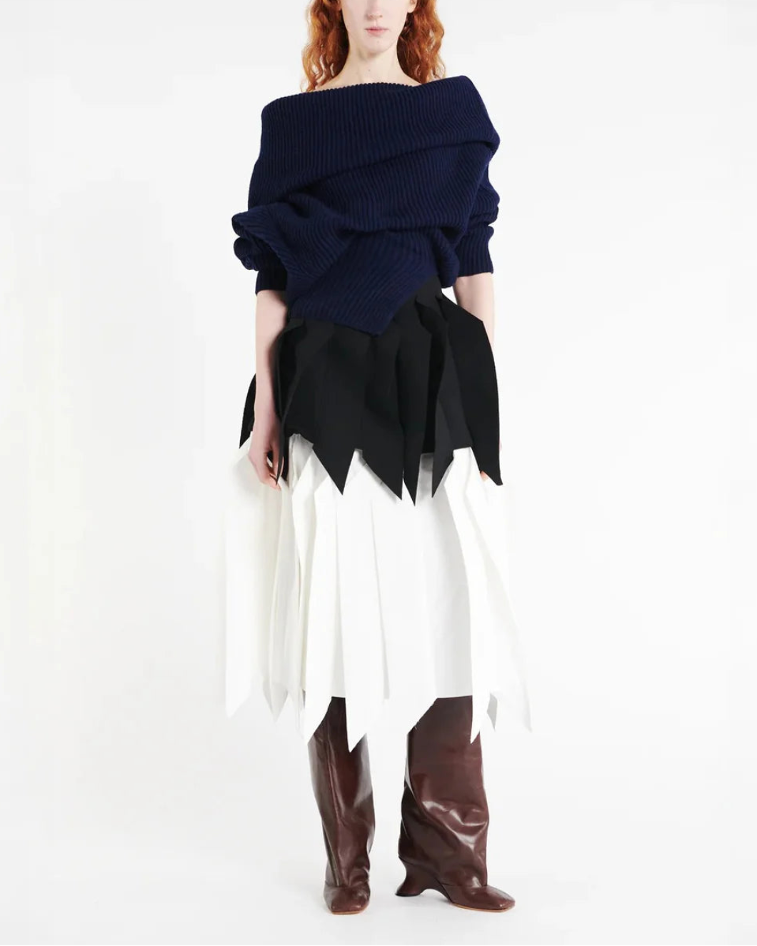 AWAKE MODE a line skirt black white on figure front