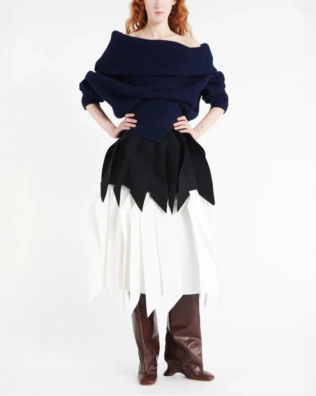 AWAKE MODE a line skirt black white on figure front