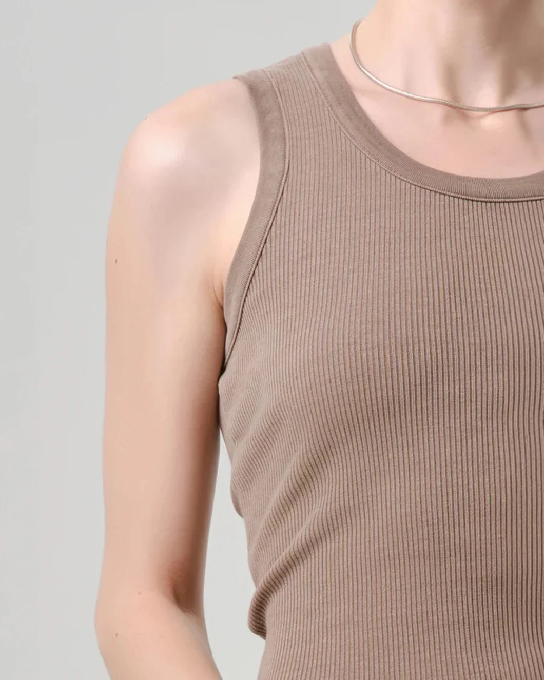 CITIZENS Nova tank cocoa on figure front detail
