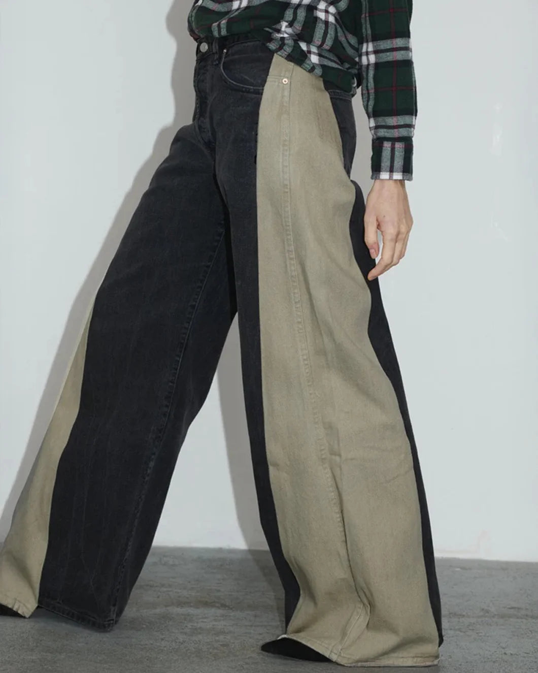 ELVDENIM freya wide leg jeans black beige on figure side detail