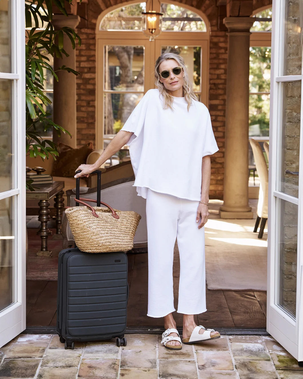 FRANK AND EILEEN Malibu Travel Set White on figure front