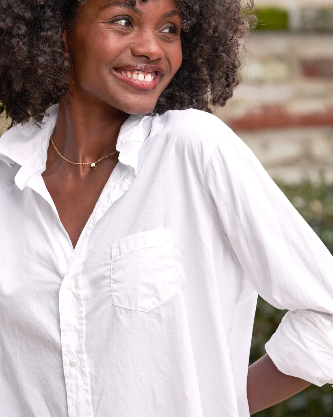 FRANK AND EILEEN Relaxed button up shirt white on figure front detail