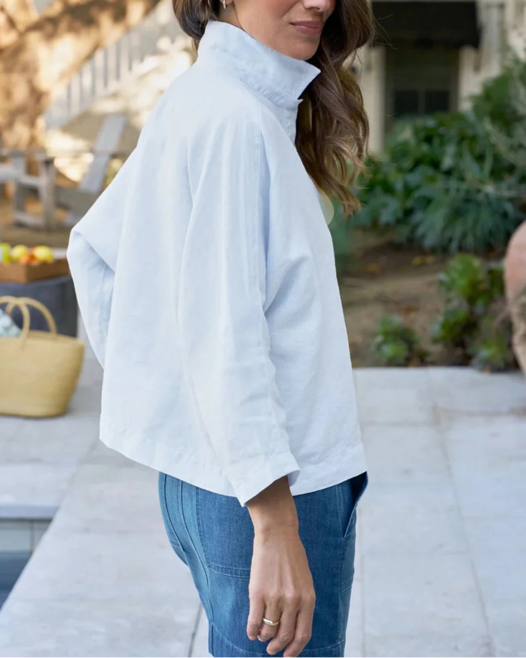 FRANK AND EILEEN popover shirt white on figure back 1