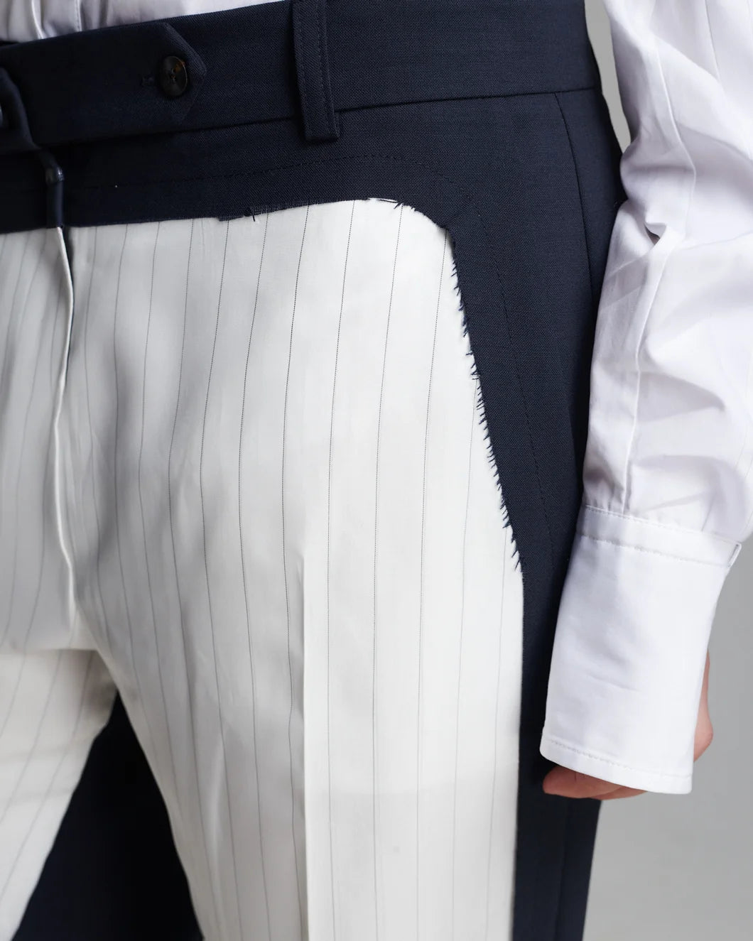 FRENKEN Crag Cutted Pants navy on figure front detail