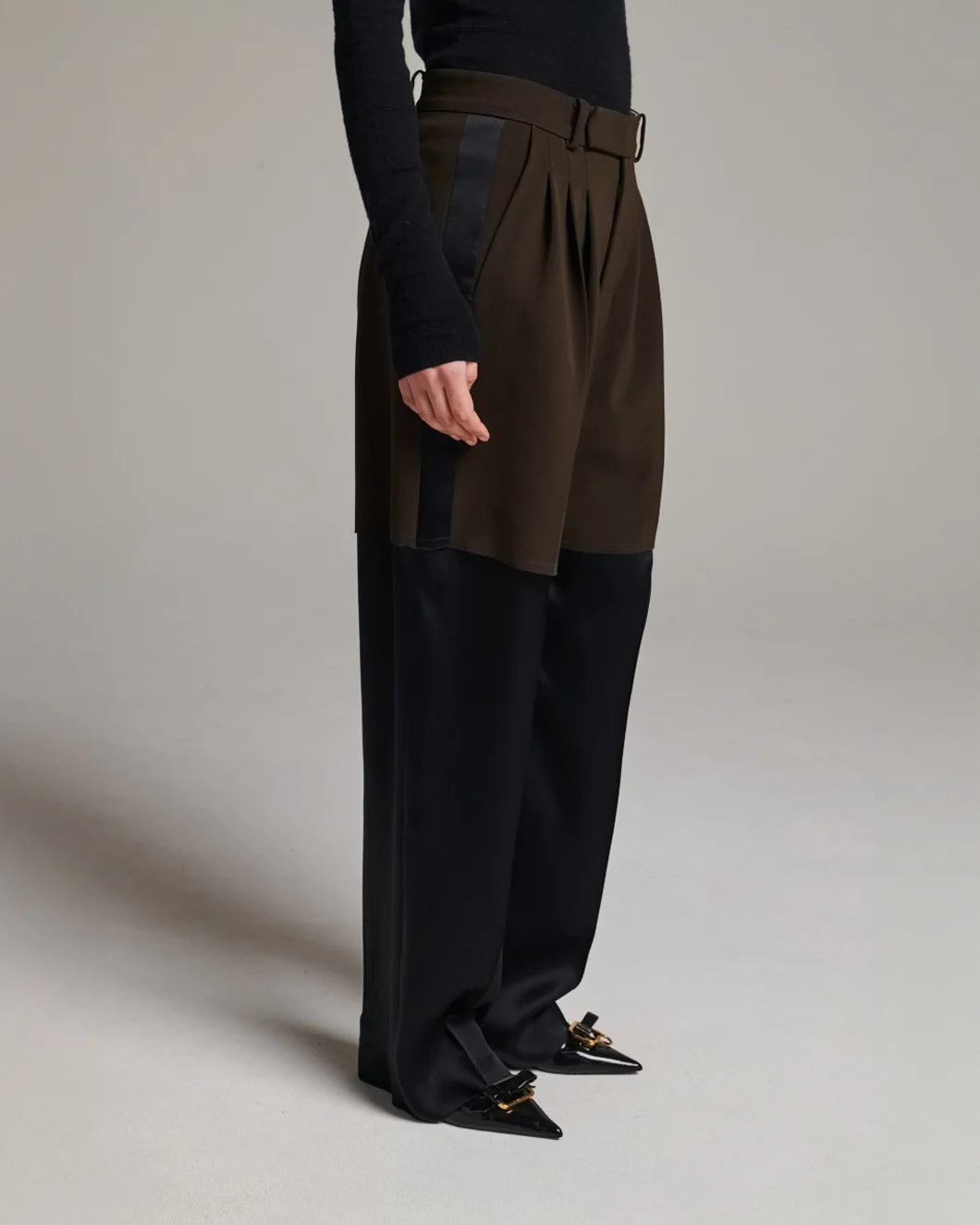 FRENKEN crag two pants brown on figure side