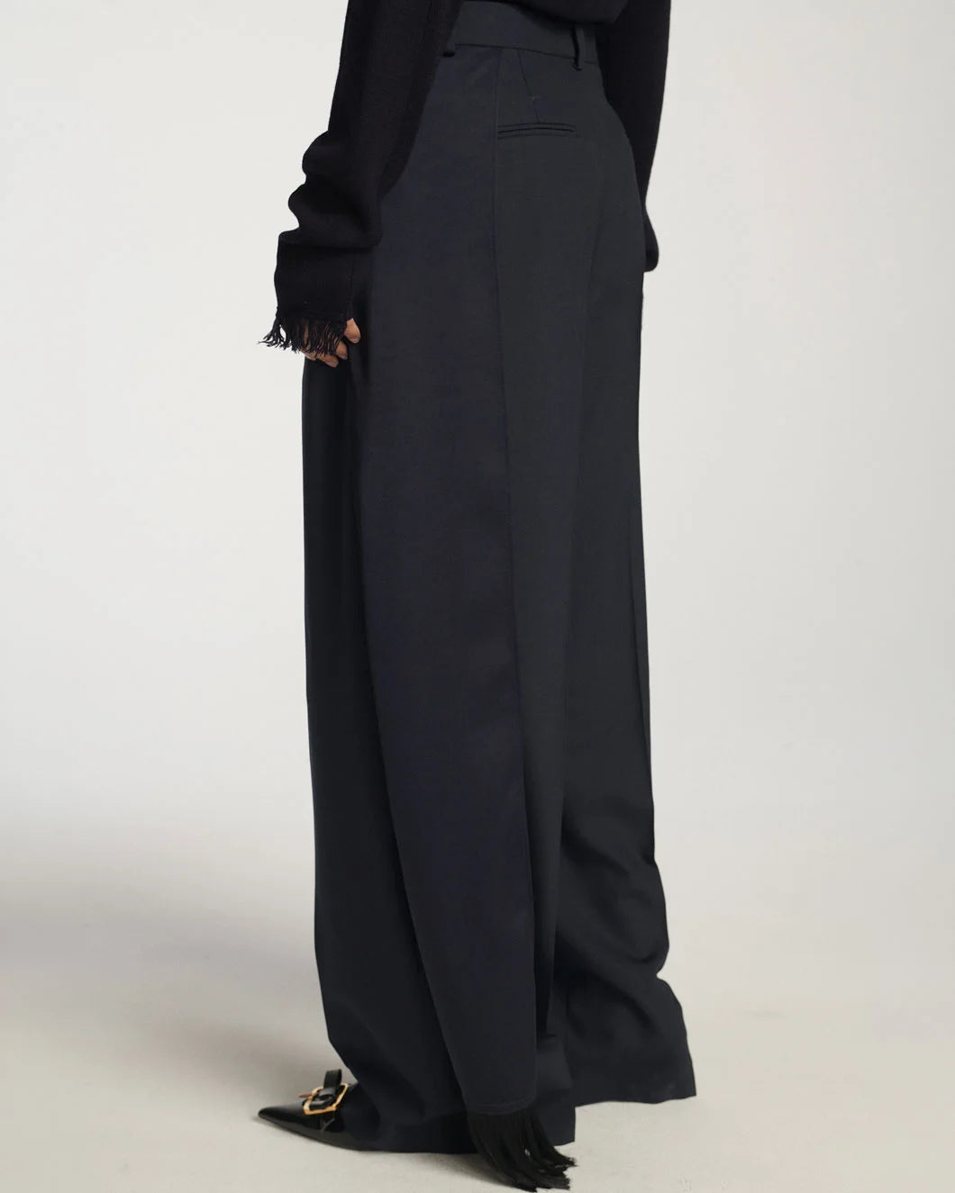 FRENKEN Best S6 Large pants Satin Scarf Navy on figure back