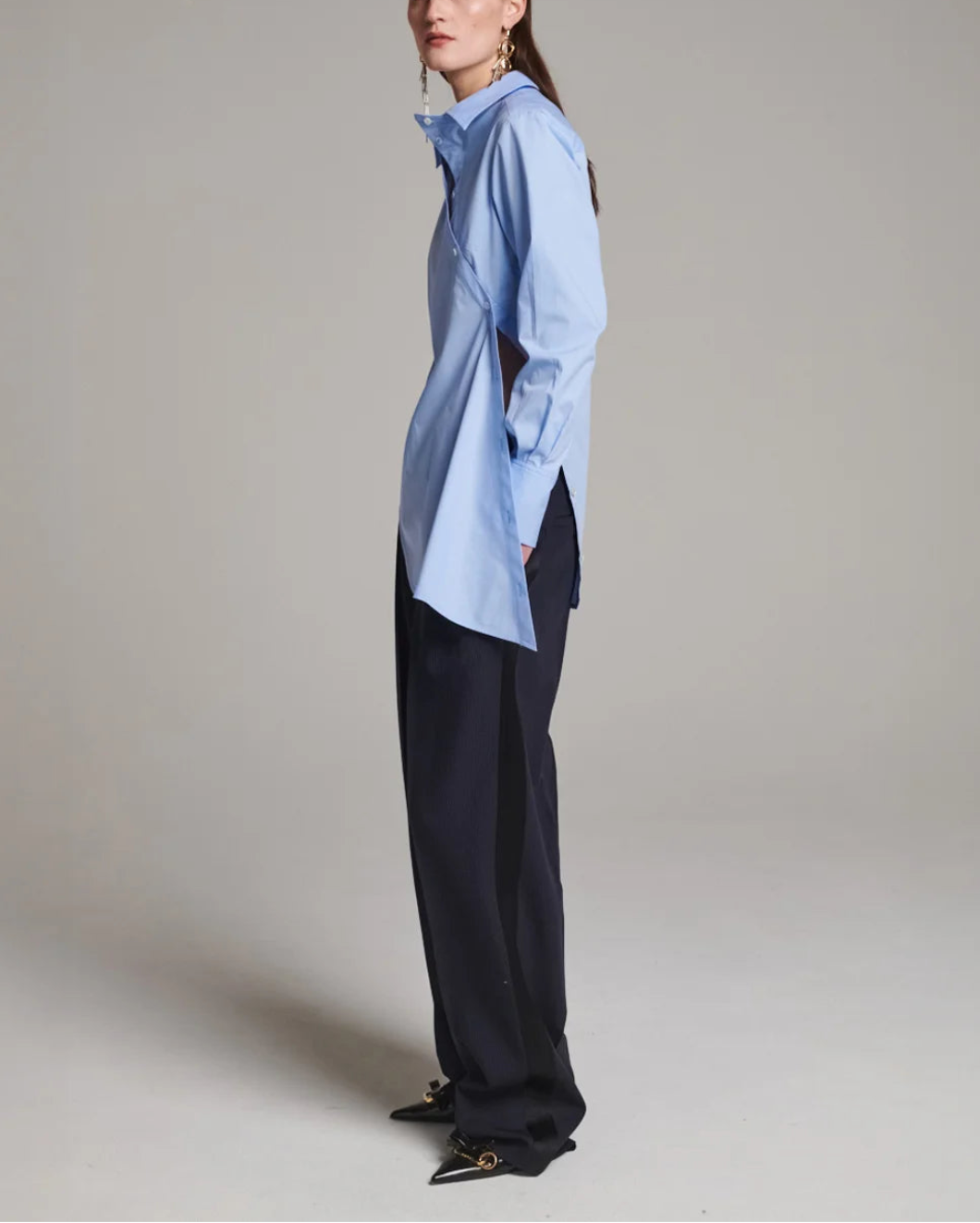 FRENKEN twisted cotton shirt light blue on figure side