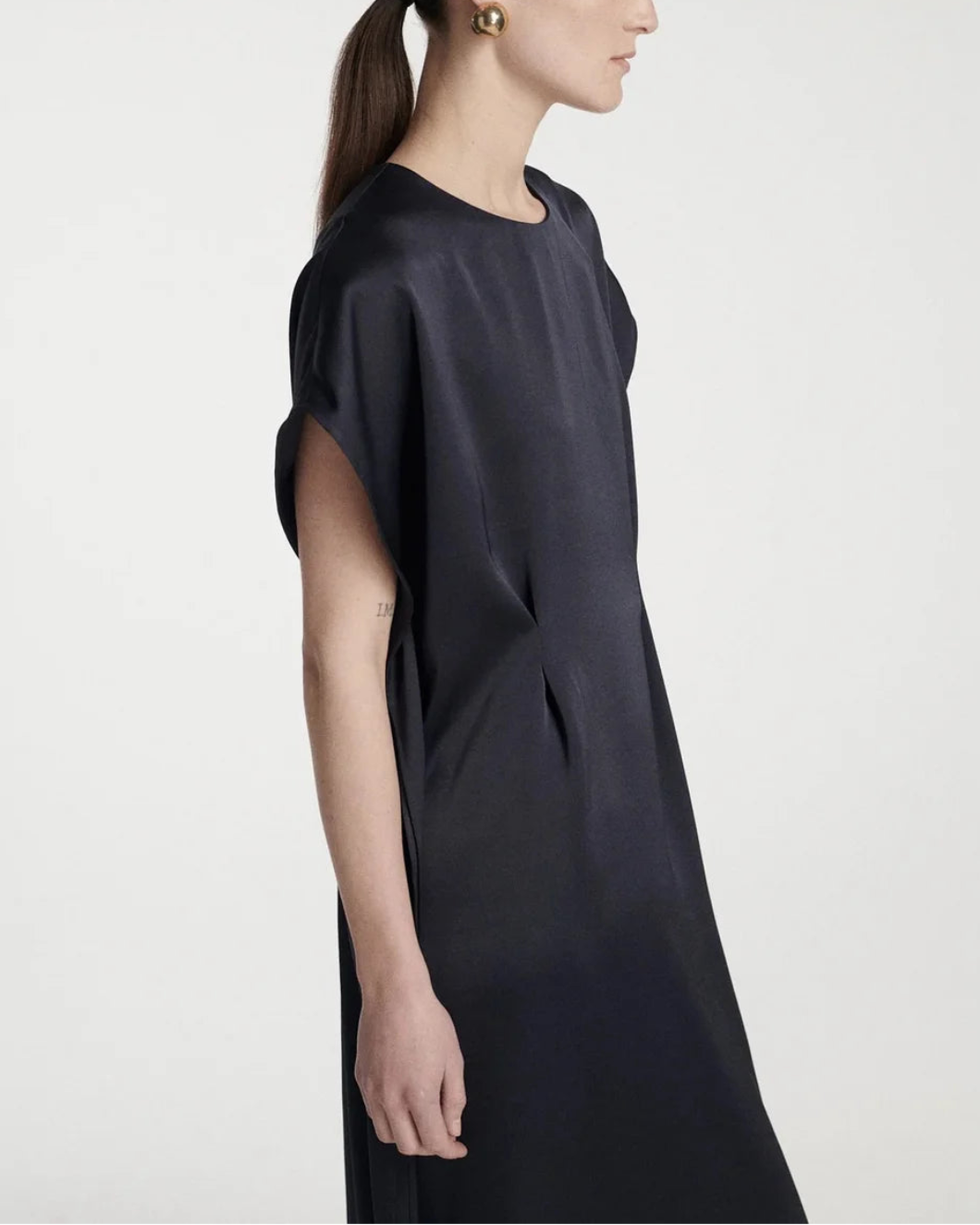FRENKEN Reposition scarf dress - Navy on figure side 1