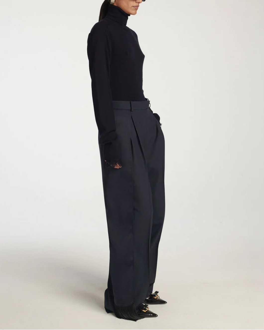 FRENKEN Best S6 Large pants Satin Scarf Navy on figure side