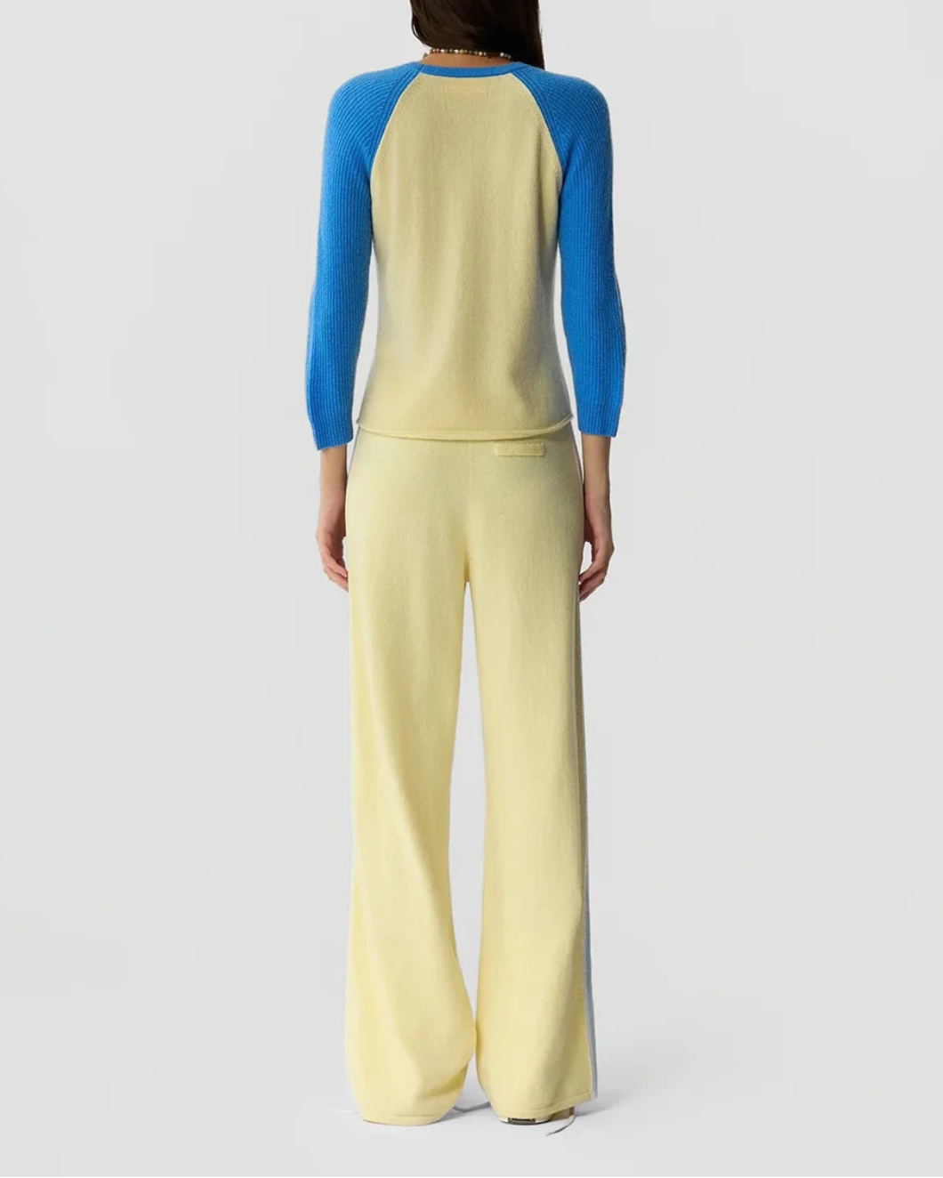 GUEST IN RESIDENCE Baseball Tee cashmere sail/mist on figure back