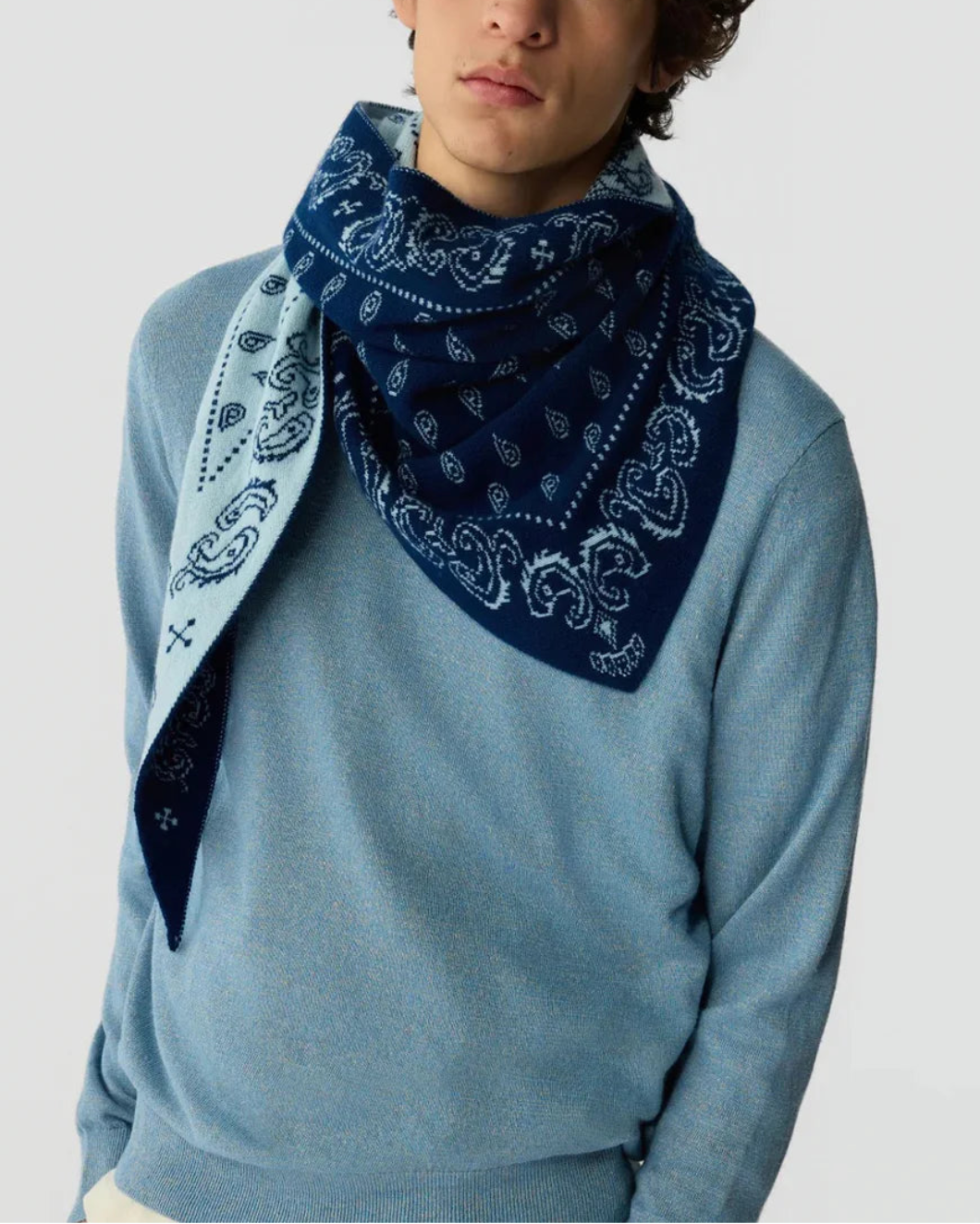 GUEST IN RESIDENCE wild rag navy/light blue on figure front