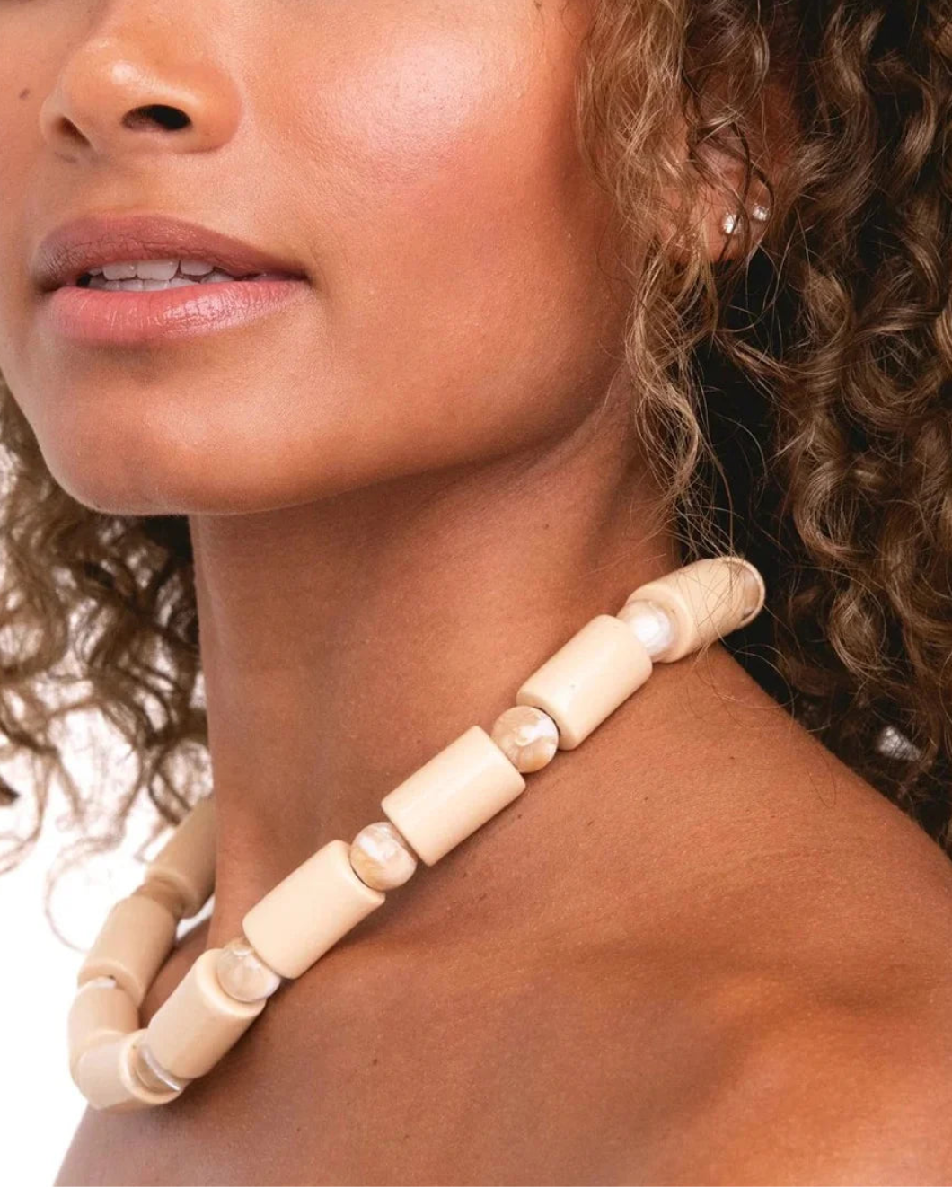 HER NEW TRIBE crepe and conch mother of pearl sundry necklace on figure