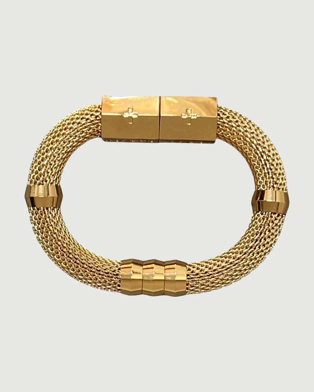 HOIST + LEE clasic mesh bracelet gold isolated