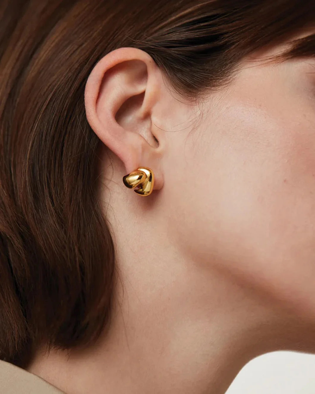 JENNY BIRD Beatrix earrings gold on figure side