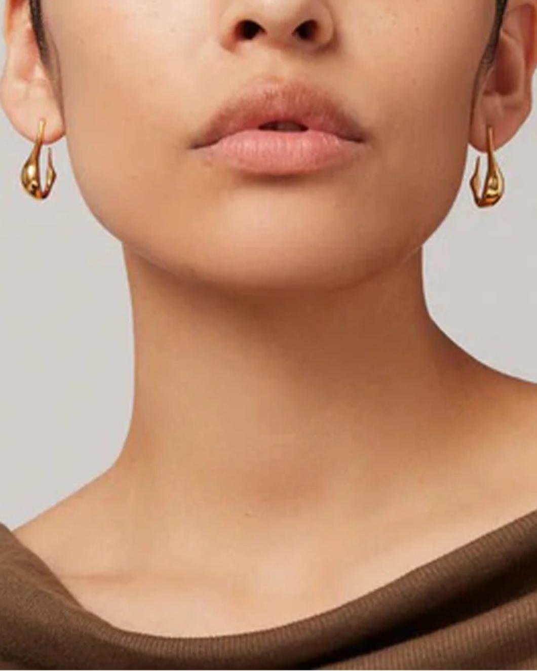 JENNY BIRD Colette hoops gold on figure front