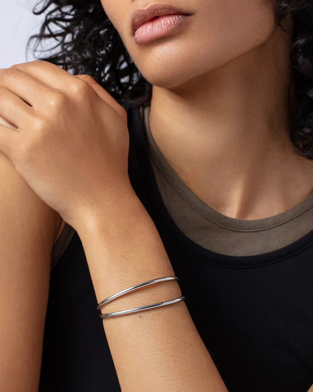 JENNY BIRD Dane bangle silver 2pk on figure front 1