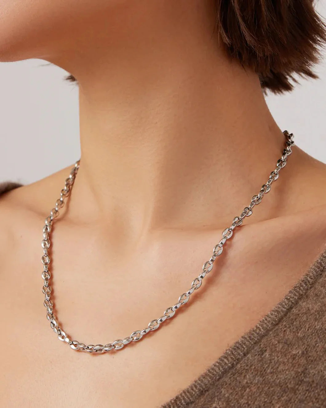 JENNY BIRD Dhani chain silver on figure front