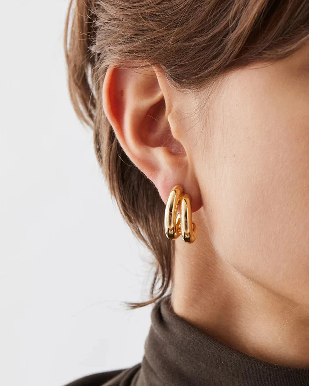 JENNY BIRD Florence earrings gold on figure front