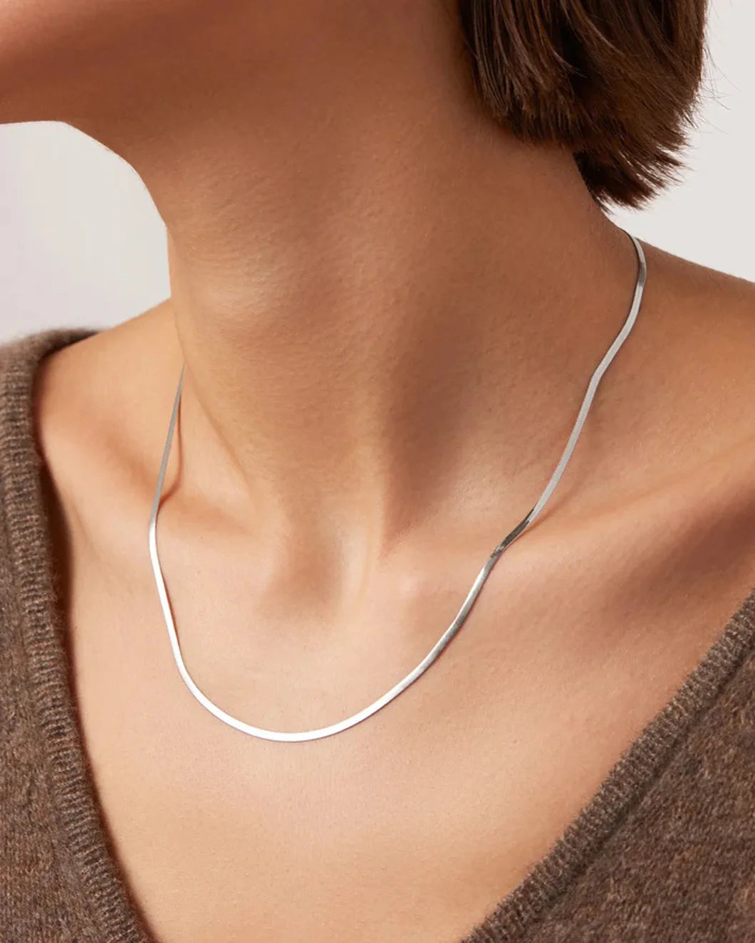 JENNY BIRD Zeina Slim Chain silver on figure front