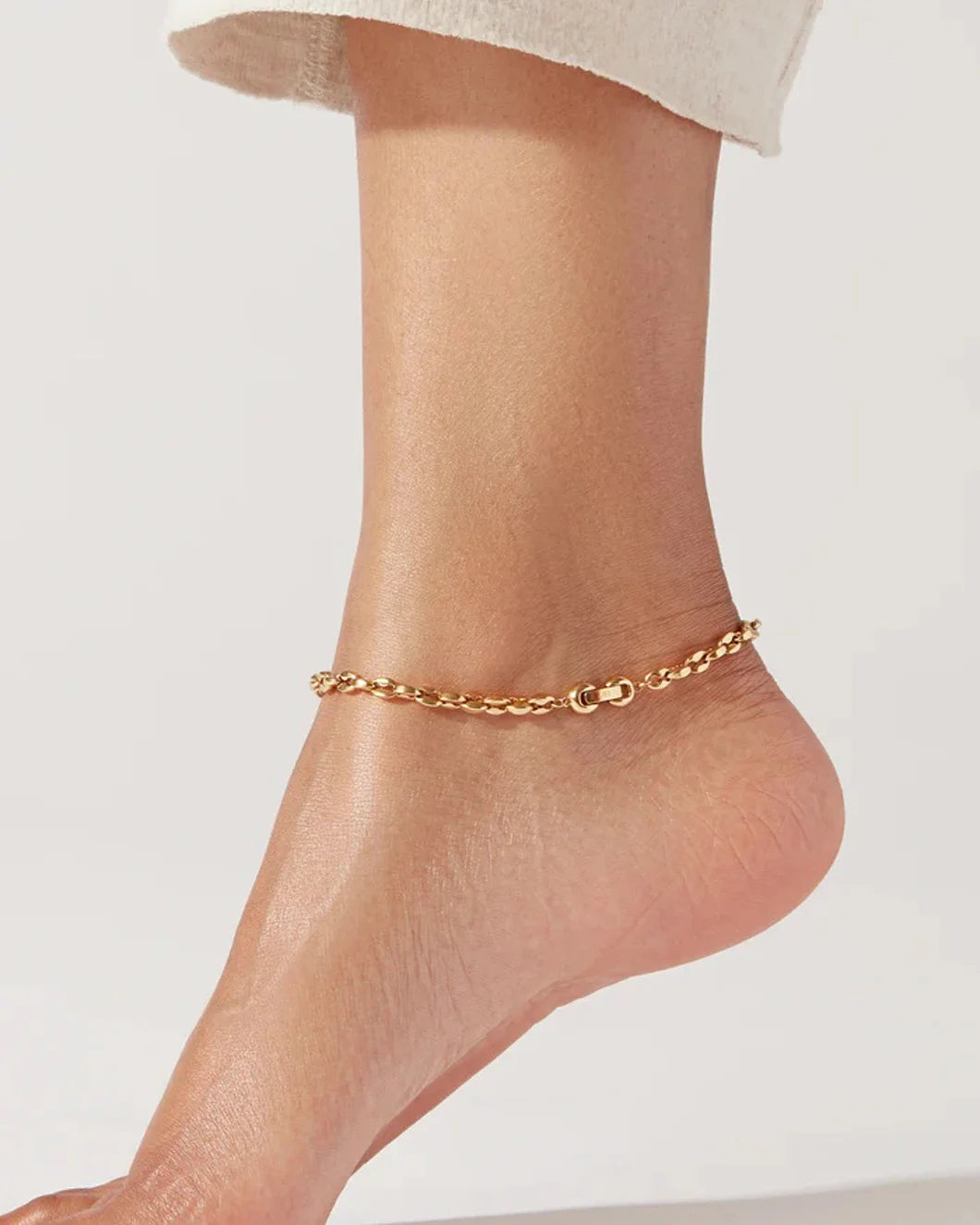JENNY BIRD dhani anklet gold on figure back