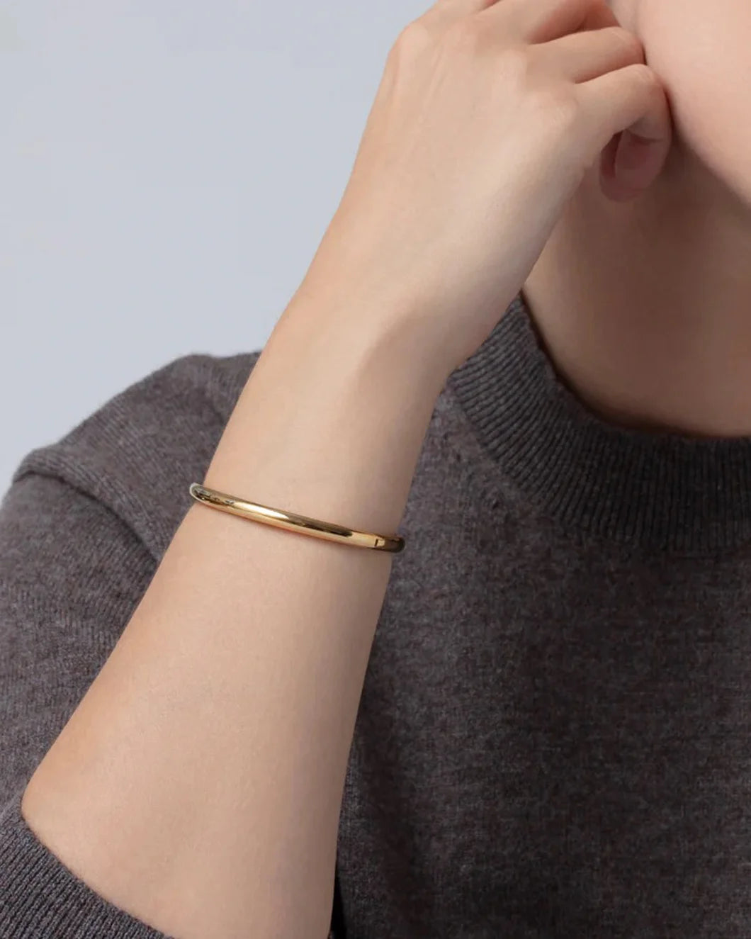 JENNY BIRD remi bangle gold on figure front
