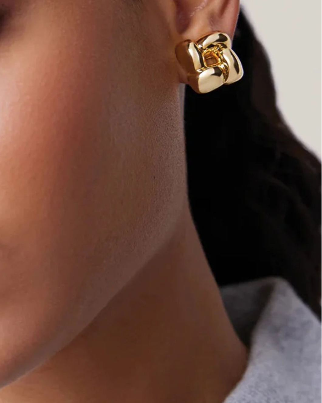 JENNY BIRD small woven earrings gold on figure front
