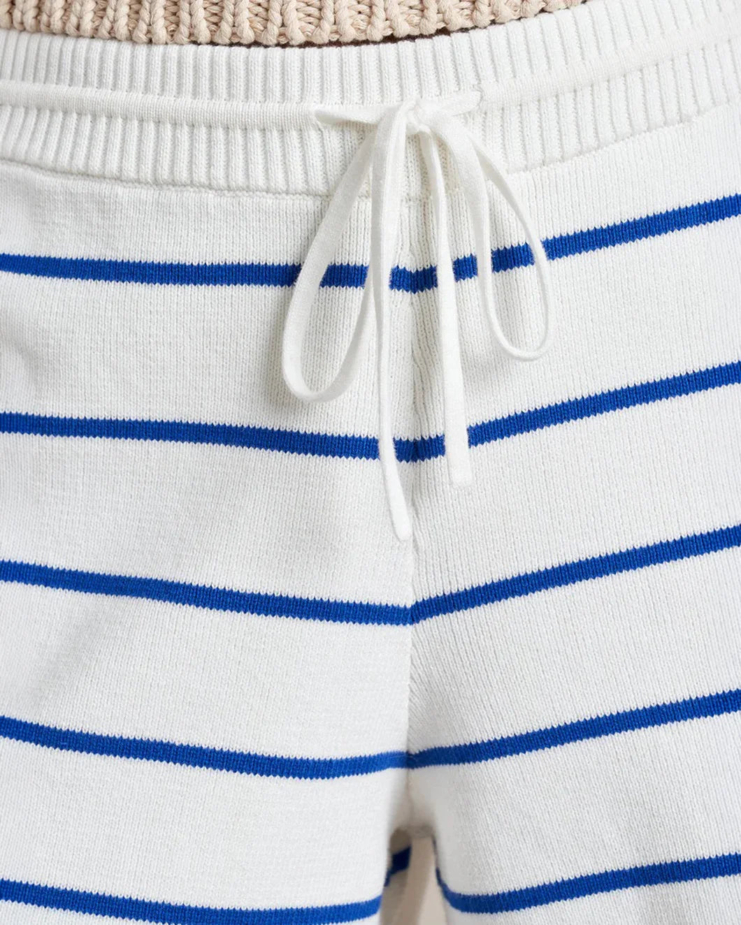 LA LIGNE Leo shorts Cream/Cobalt on figure front detail