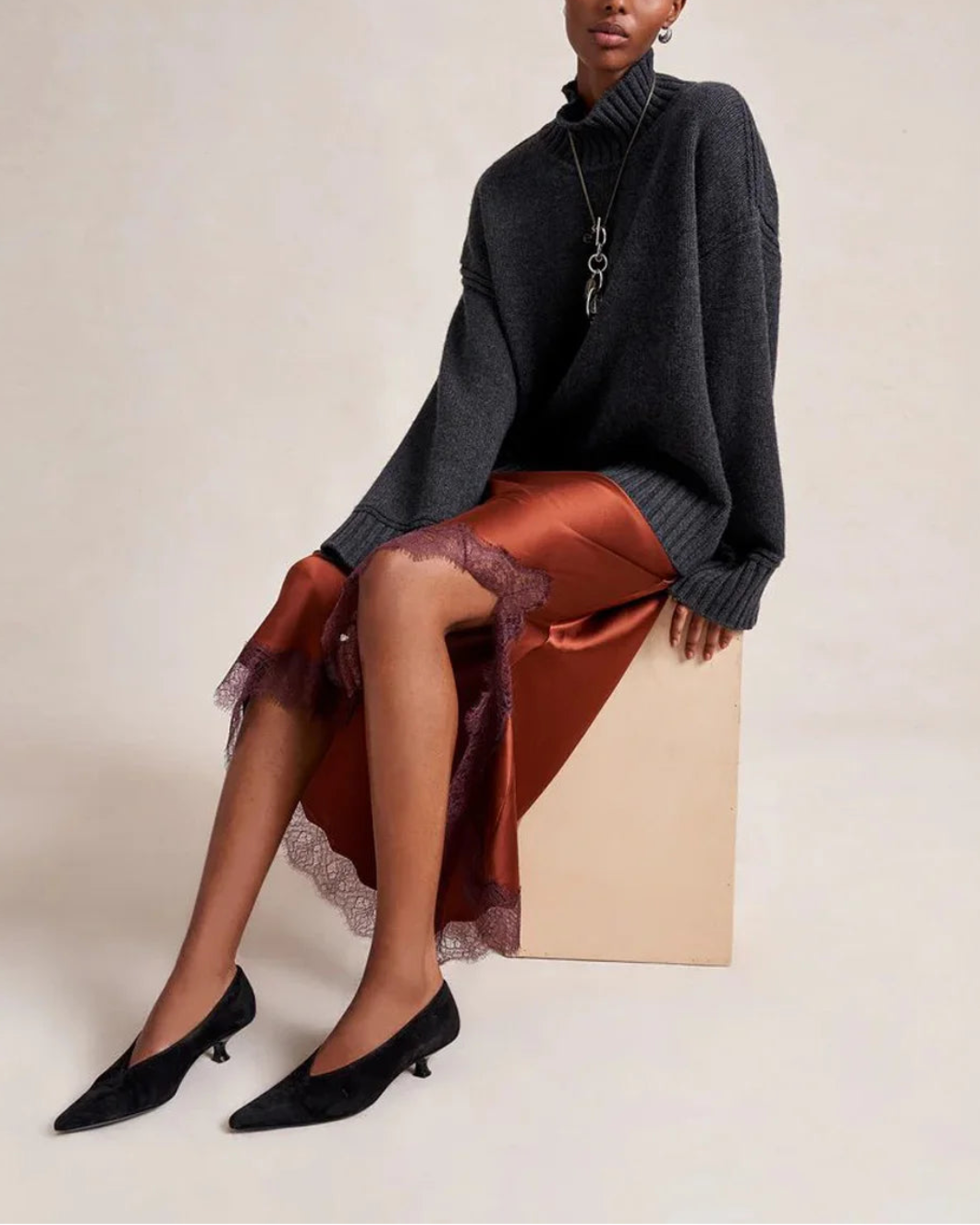 LA LIGNE demi skirt rust on figure front