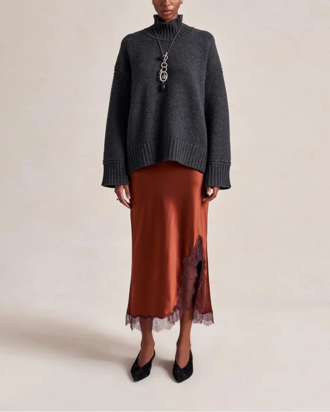 LA LIGNE demi skirt rust on figure front