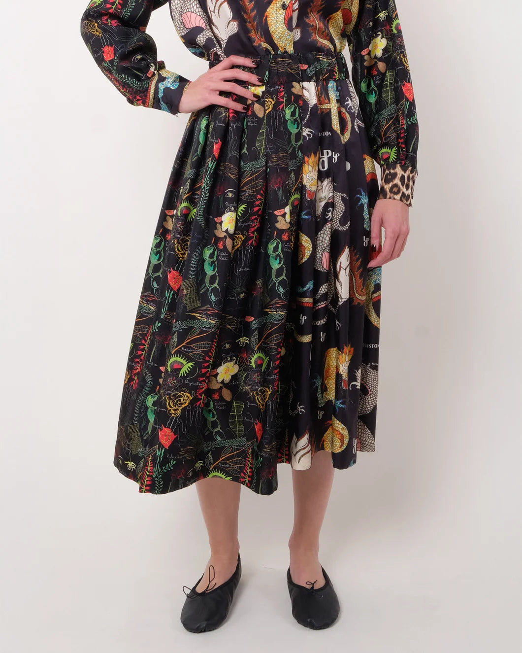 LA PRESTIC OUISTON Venise skirt dragons black on figure front 1