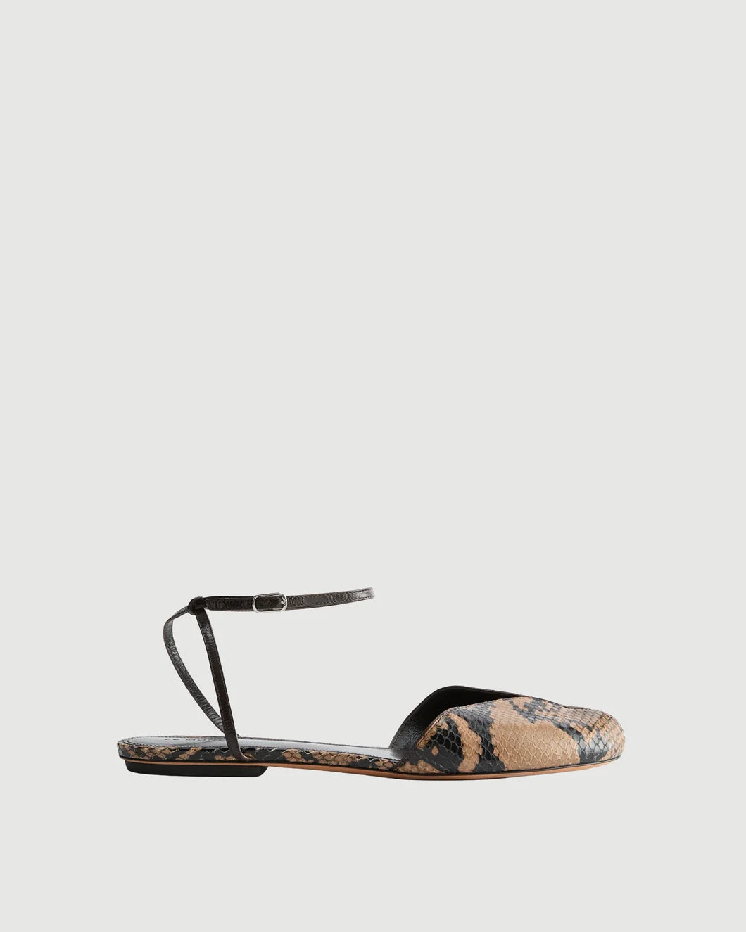 LE MONDE BERYL Valetta flat fango isolated
