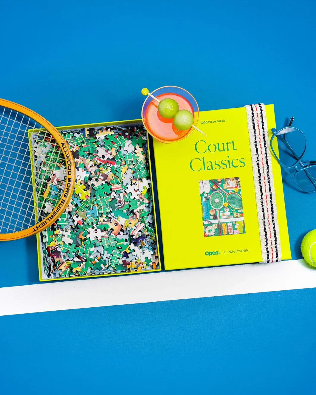PIECEWORK PUZZLES Court Classics inner detail