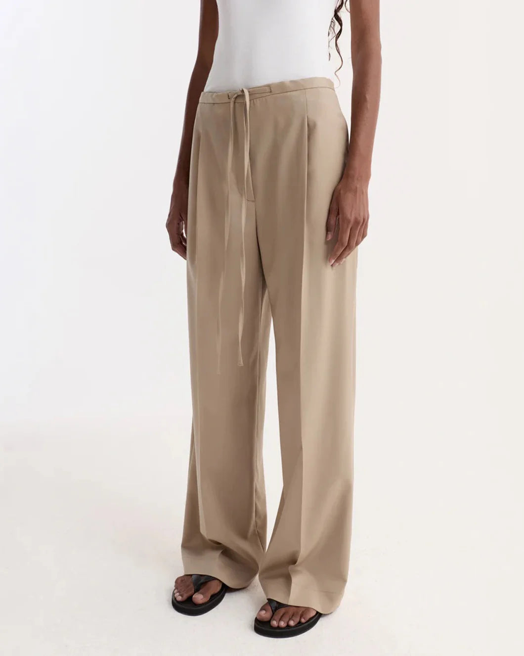 ROHE Relaxed Drawstring Trousers-Beige on figure front 1