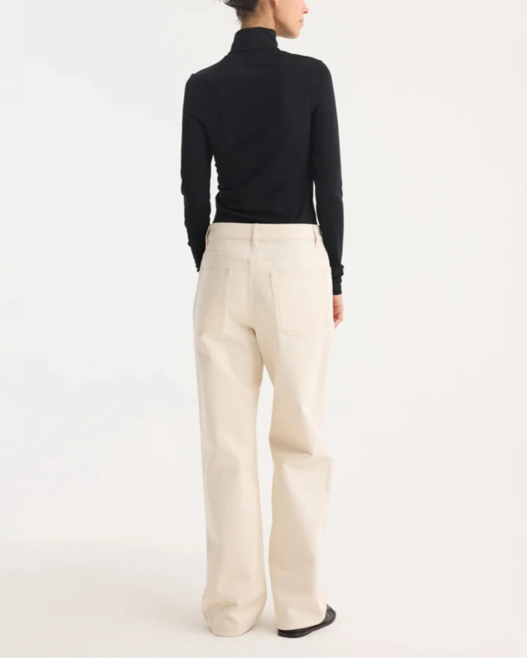 ROHE fine merino turtleneck black on figure back