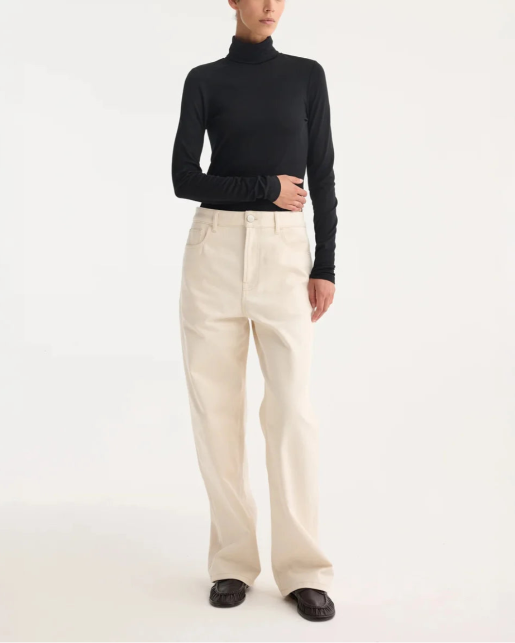 ROHE fine merino turtleneck black on figure front