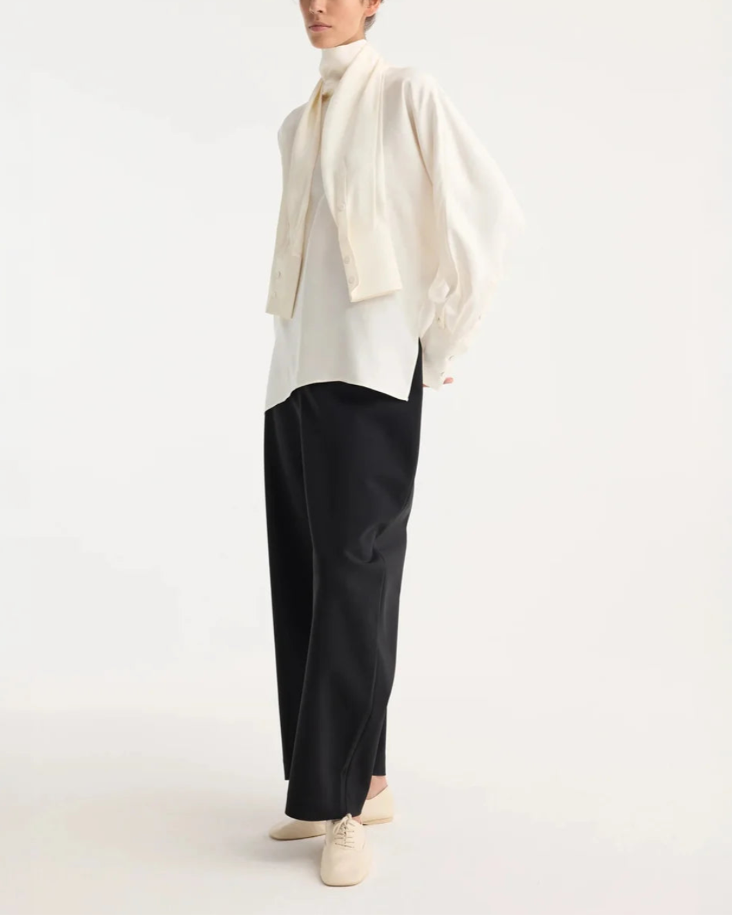 ROHE foulard silk top cream on figure side