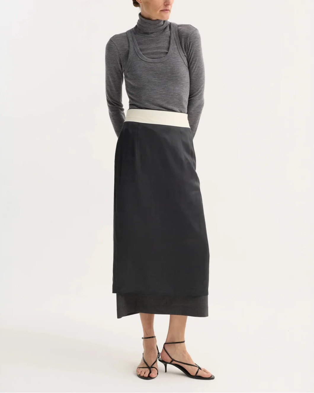 ROHE inside out skirt dark grey on figure front