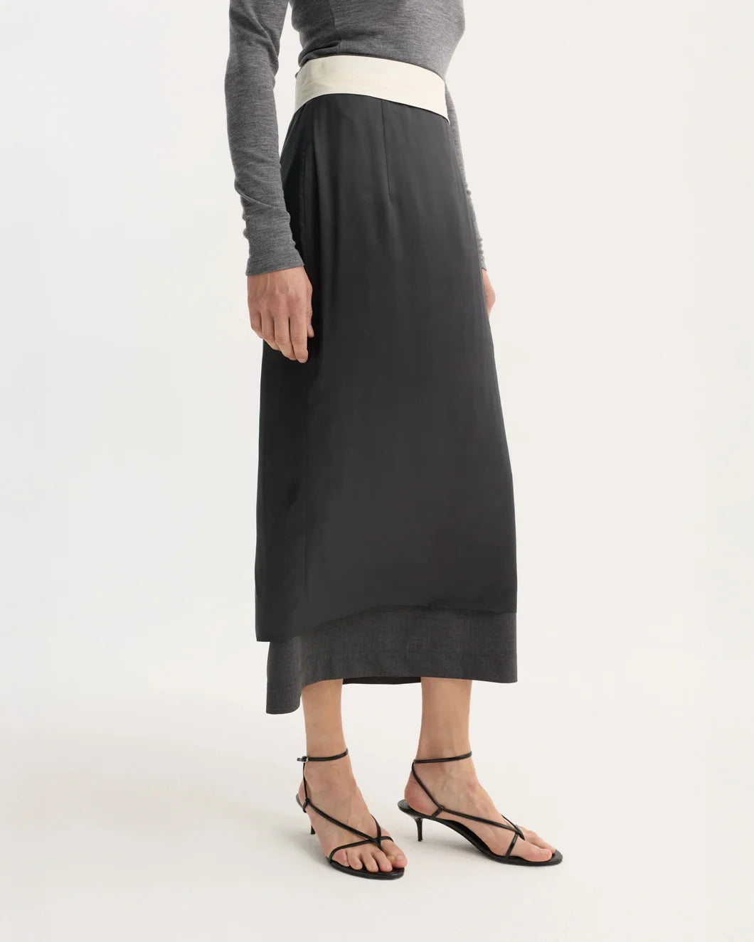 ROHE inside out skirt dark grey on figure side detail