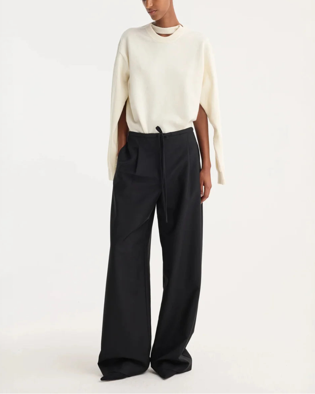 ROHE relaxed drawstring trousers black on figure front