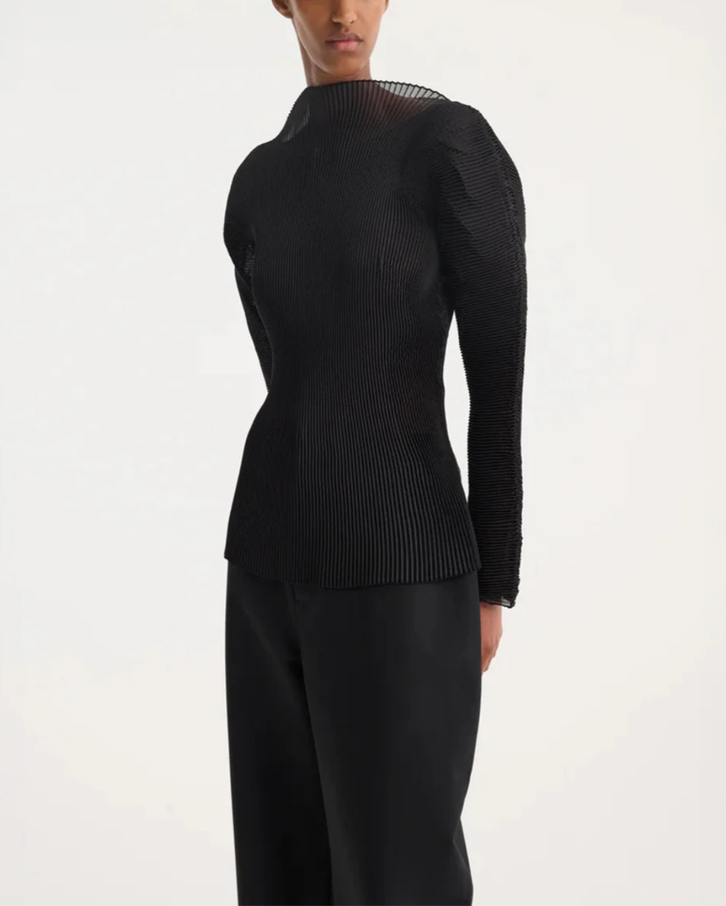 ROHE sculptural plisse top black on figure front