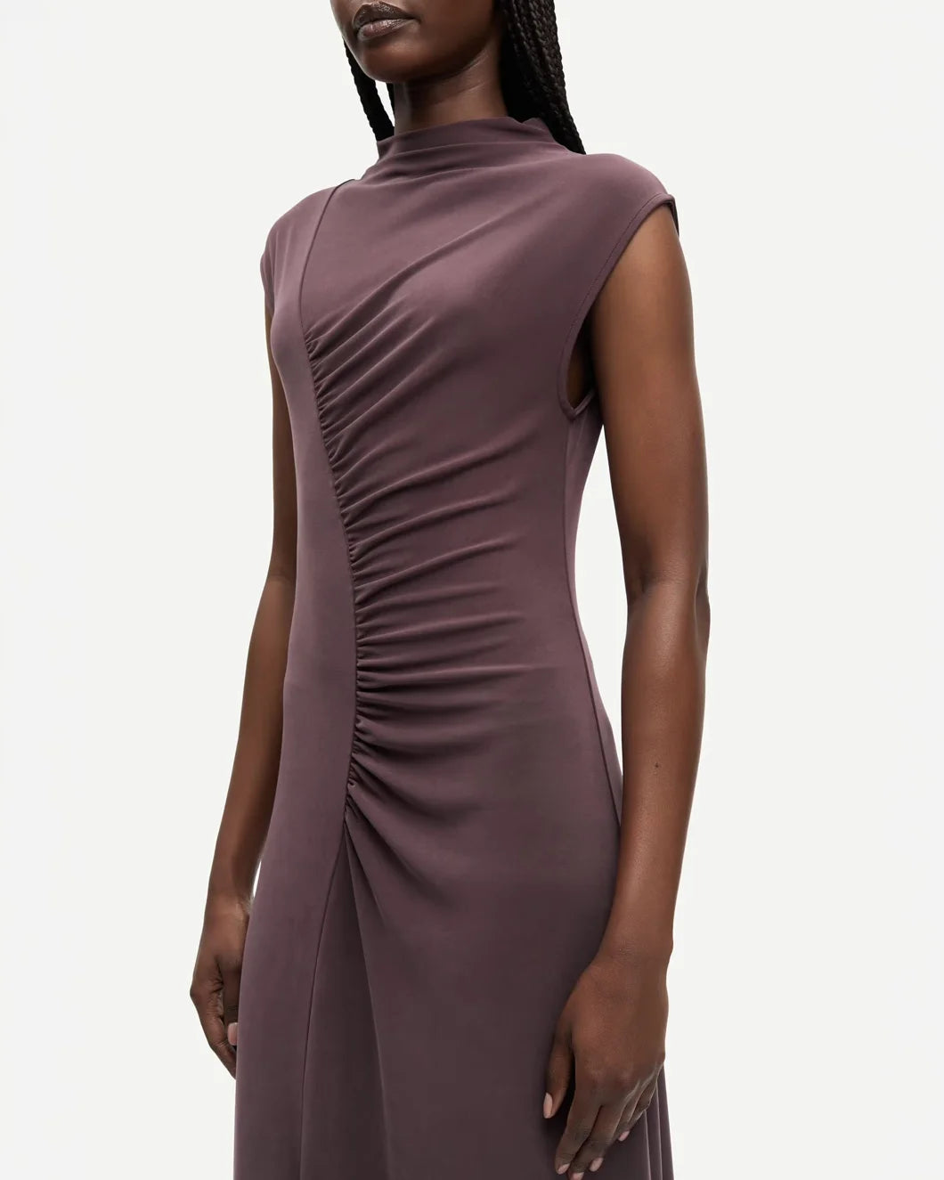 SAMSOE SAMSOE Saandressa Dress fudge on figure front detail