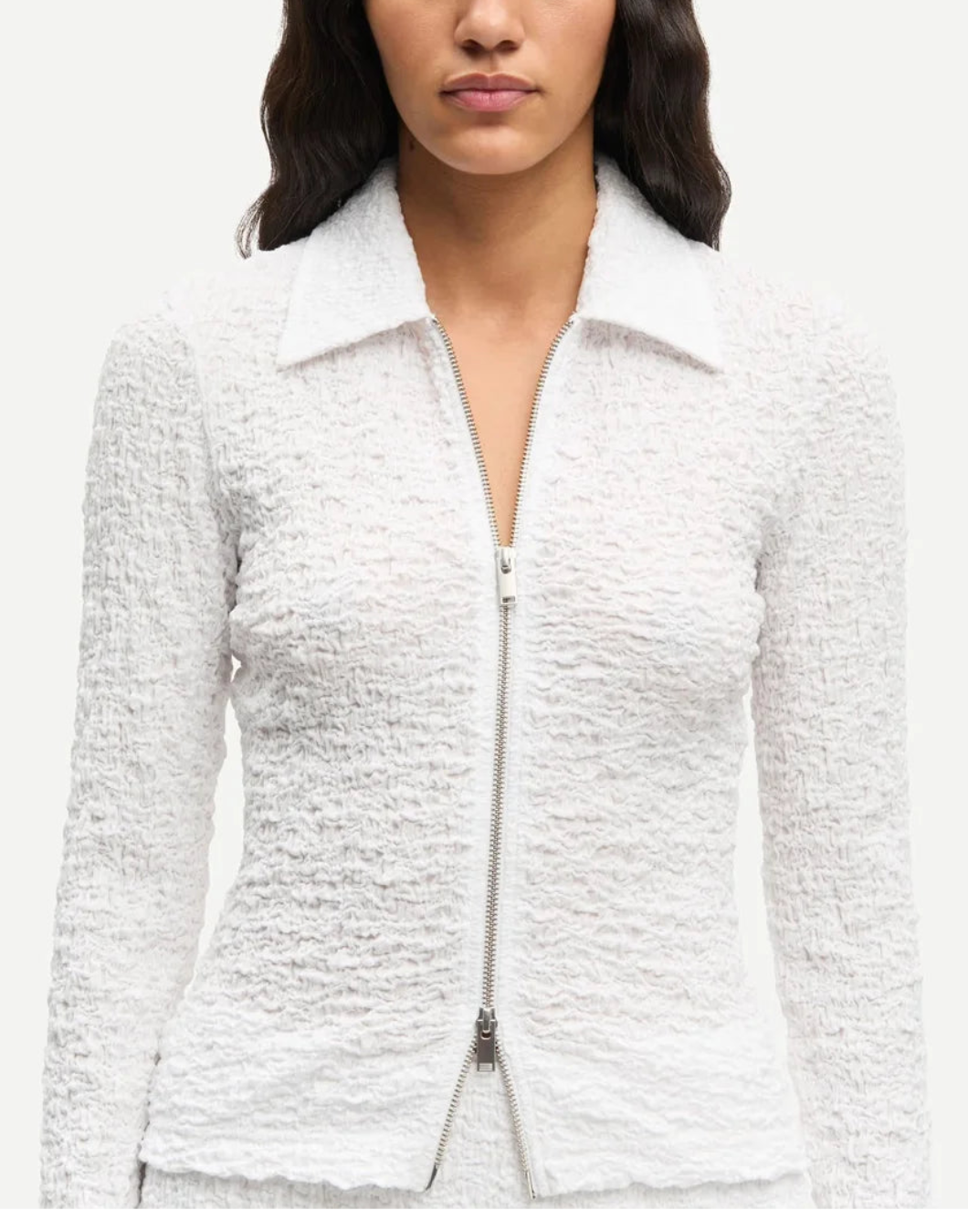SAMSOE SAMSOE Sadaisy Zip Blouse white on figure front 2