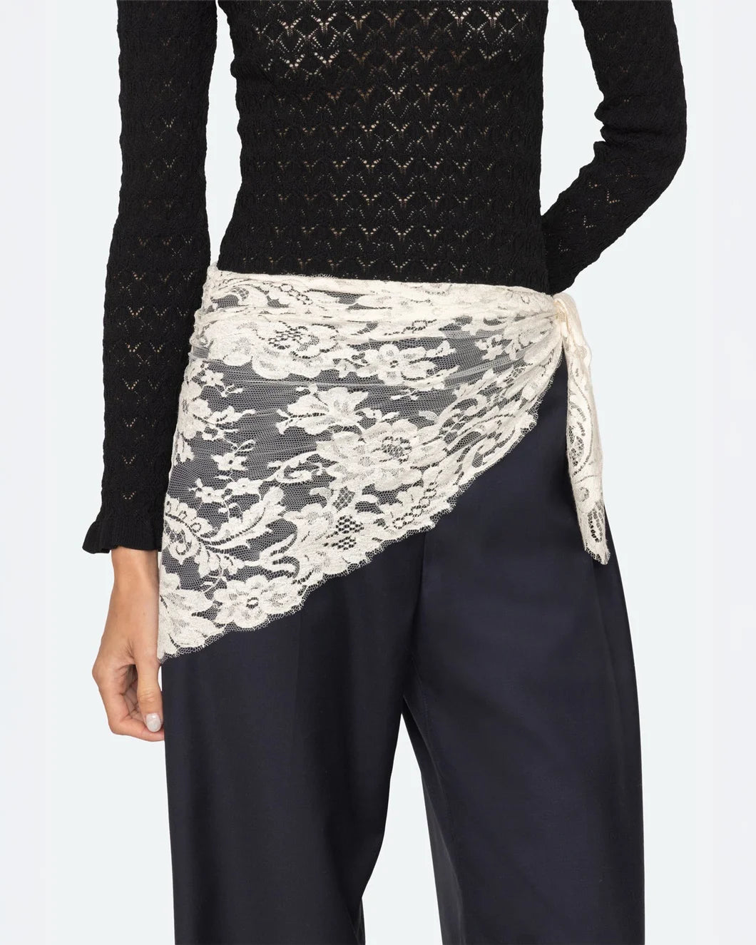 SEA NY Fiora Pants navy/lace on figure front detail