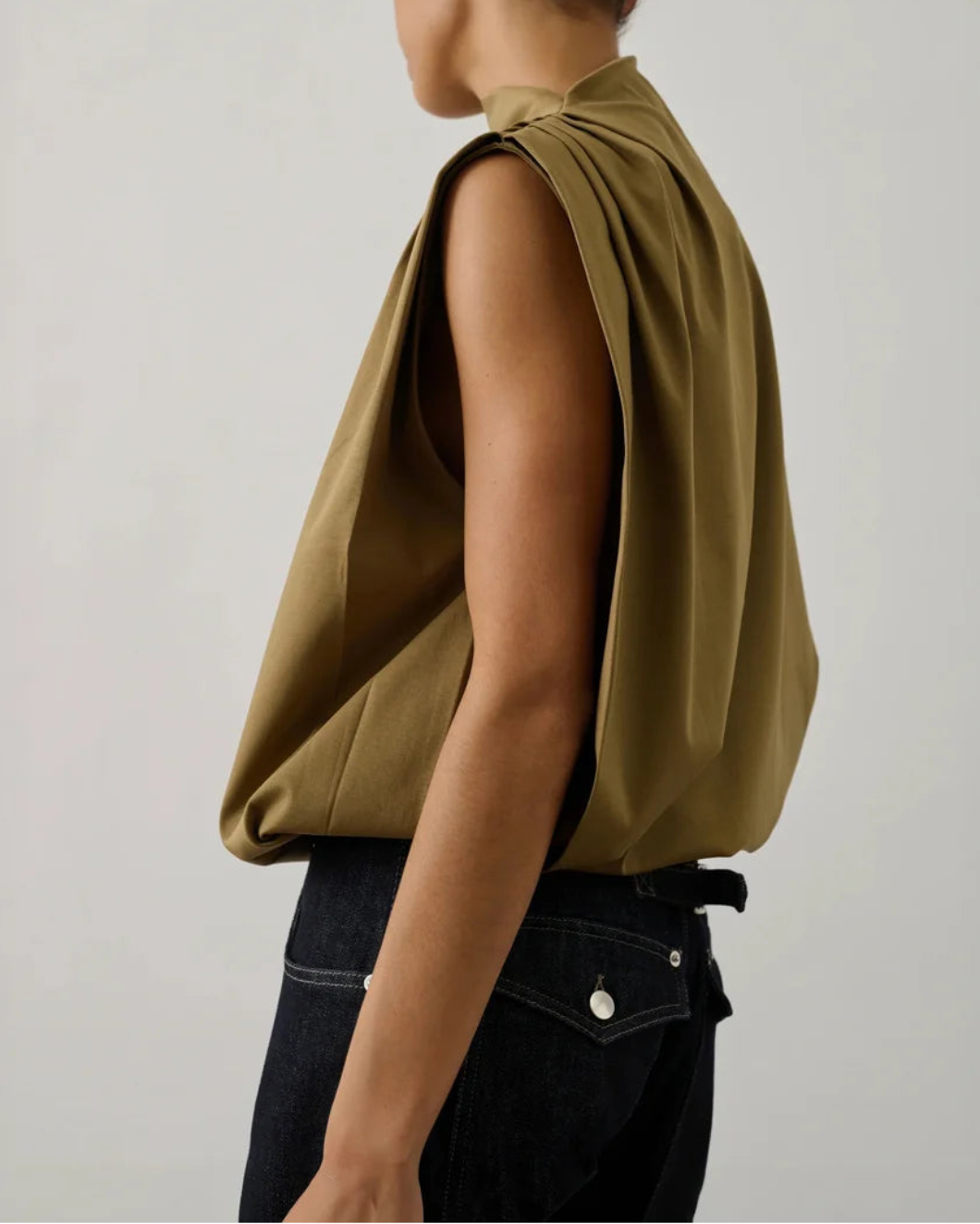 SOEUR idris oversized sleeveless top beige/green on figure side