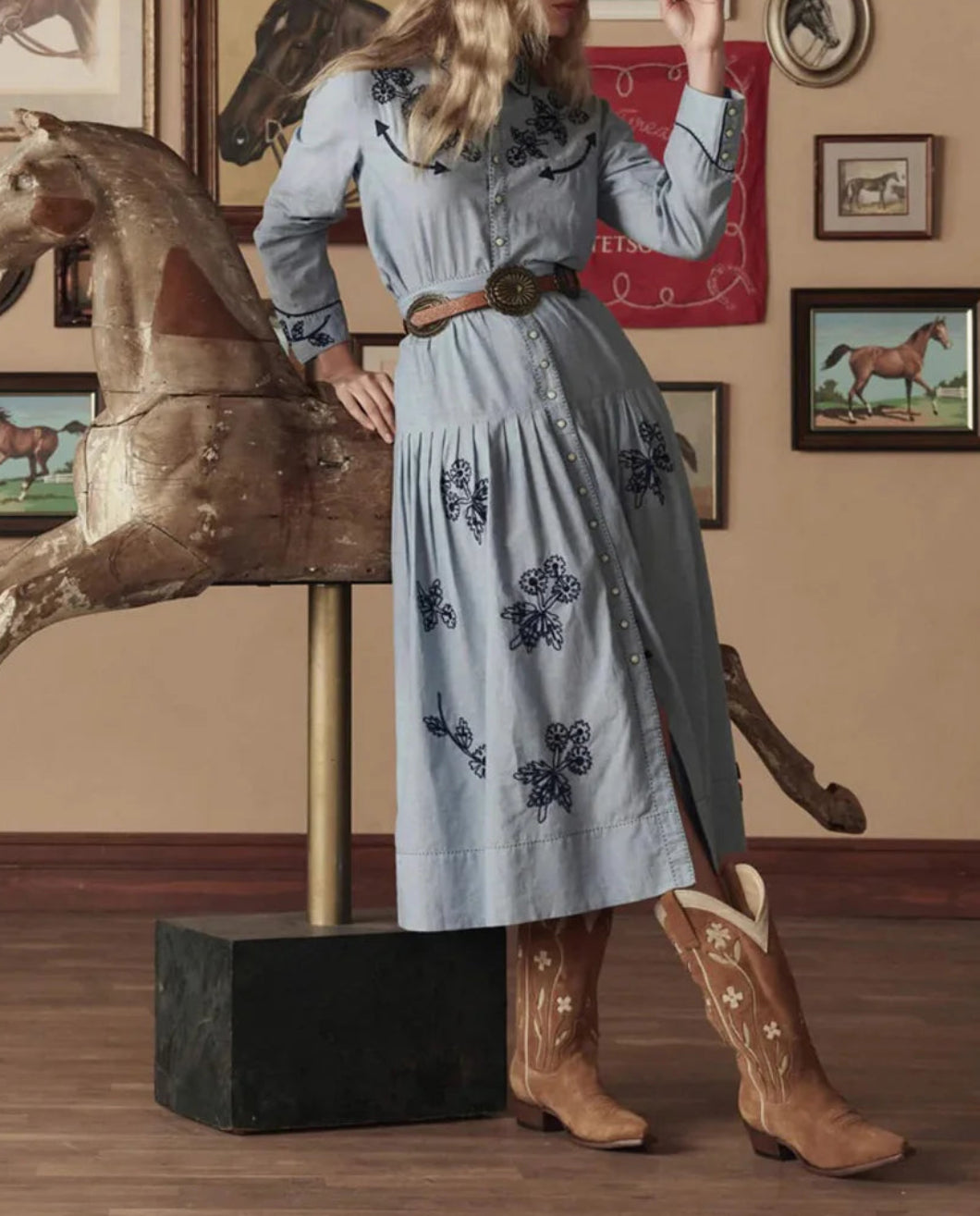 THE GREAT The Cowboy Boot tan floral on figure side