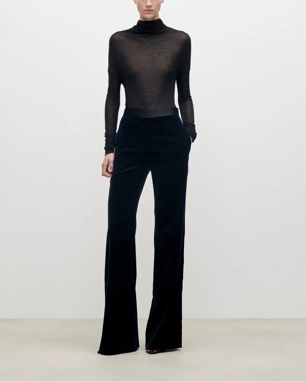 VICTORIA BECKEM Tailored Alina Trouser on figure front